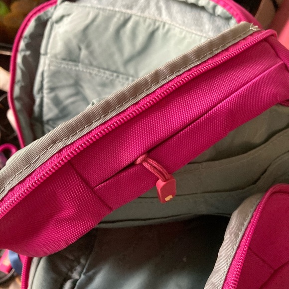 Incase backpack - Picture 3 of 3